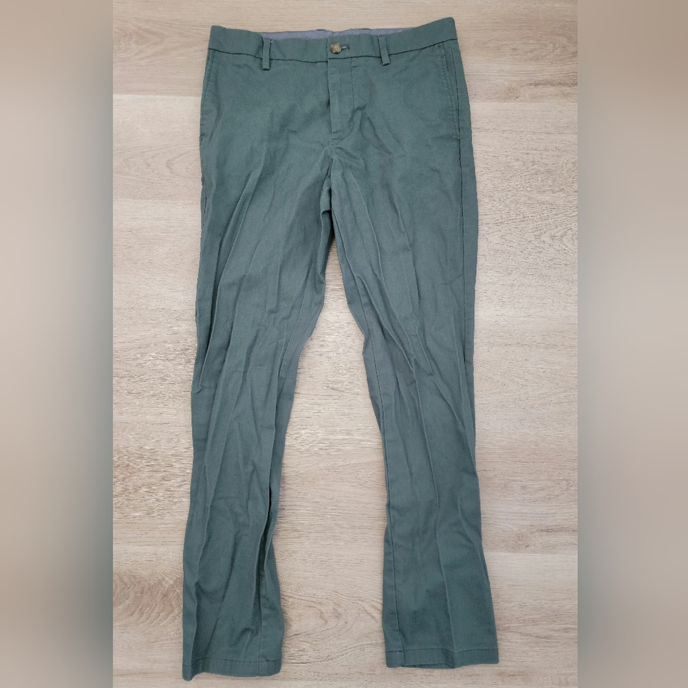 Old Navy Slim Ultimate Built-In Flex Chino Pants (size 33x32)